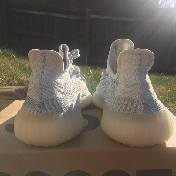 Yeezy Cloud White Size 9.5 - Picture 2 of 7